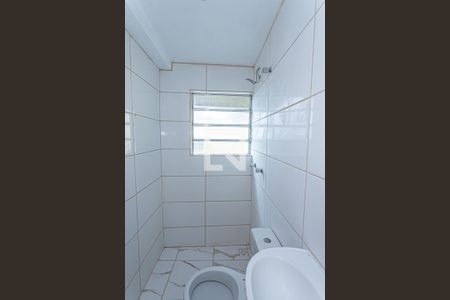 Banheiro de casa para alugar com 1 quarto, 70m² em Parque Peruche, São Paulo