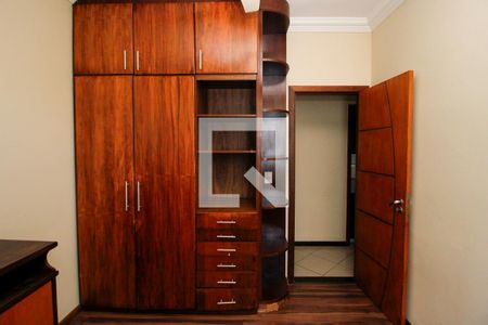 Quarto de apartamento para alugar com 3 quartos, 180m² em Ipiranga, Belo Horizonte