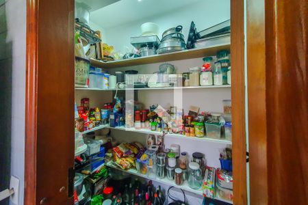 Apartamento à venda com 172m², 4 quartos e 5 vagasDespensa
