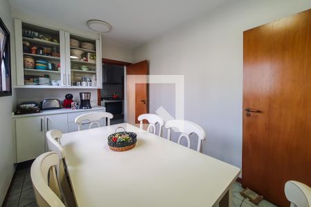Apartamento à venda com 172m², 4 quartos e 5 vagasCopa