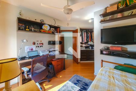 Apartamento à venda com 172m², 4 quartos e 5 vagasQuarto suite 1
