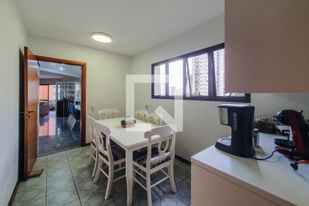 Apartamento à venda com 172m², 4 quartos e 5 vagasCopa