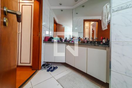 Apartamento à venda com 172m², 4 quartos e 5 vagasBanheiro Quarto Suite 4