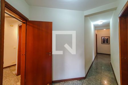 Apartamento à venda com 172m², 4 quartos e 5 vagasCorredor