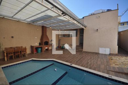 Casa à venda com 500m², 3 quartos e 4 vagasPiscina