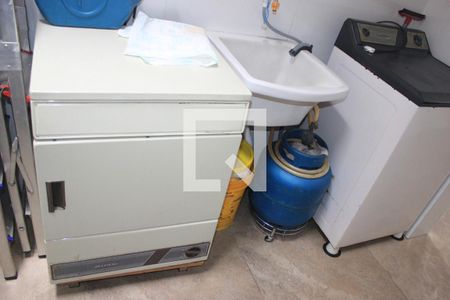 Casa de condomínio à venda com 150m², 3 quartos e 2 vagasLavanderia