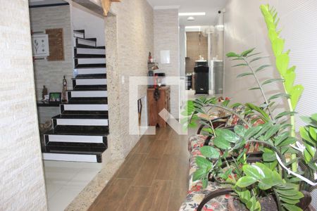 Casa de condomínio à venda com 150m², 3 quartos e 2 vagasCorredor lateral