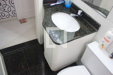 Casa de condomínio à venda com 150m², 3 quartos e 2 vagasBanheiro 2