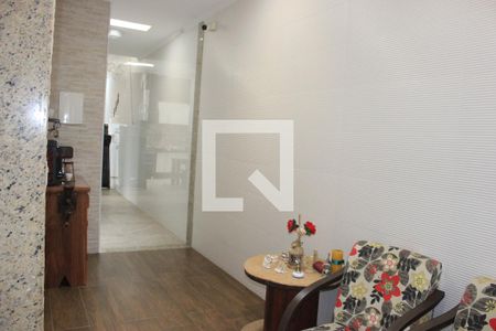 Casa de condomínio à venda com 150m², 3 quartos e 2 vagasCorredor lateral