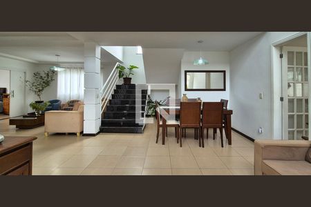 Sala de casa de condomínio à venda com 4 quartos, 295m² em Vargem Pequena, Rio de Janeiro