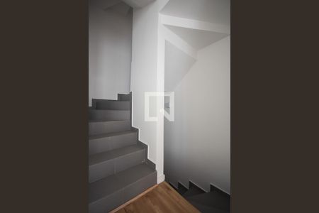 Escada de casa de condomínio à venda com 2 quartos, 113m² em Real Parque, São Paulo