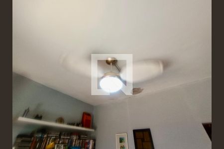 Casa à venda com 200m², 5 quartos e 3 vagas Casa à venda com 200m², 5 quartos e 3 vagasQuarto