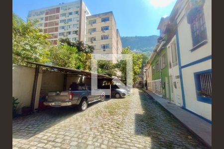 Casa à venda com 200m², 5 quartos e 3 vagas Casa à venda com 200m², 5 quartos e 3 vagasVista da Rua