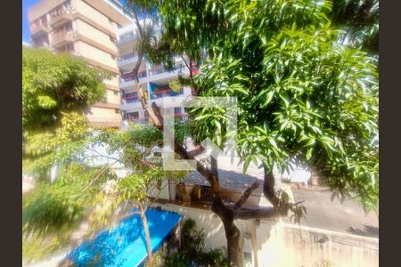 Casa à venda com 200m², 5 quartos e 3 vagas Casa à venda com 200m², 5 quartos e 3 vagasQuarto vista