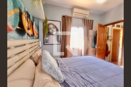 Casa à venda com 200m², 5 quartos e 3 vagas Casa à venda com 200m², 5 quartos e 3 vagasQuarto