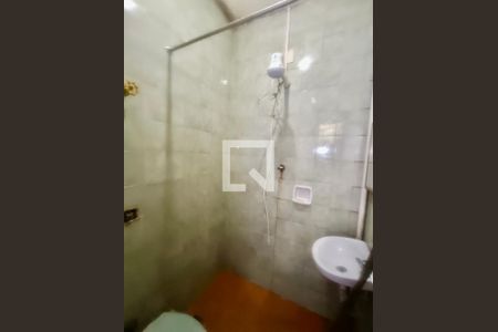 Casa à venda com 200m², 5 quartos e 3 vagas Casa à venda com 200m², 5 quartos e 3 vagasBanheiro serviço