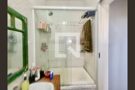 Casa à venda com 200m², 5 quartos e 3 vagas Casa à venda com 200m², 5 quartos e 3 vagasBanheiro social