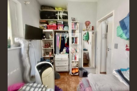 Casa à venda com 200m², 5 quartos e 3 vagas Casa à venda com 200m², 5 quartos e 3 vagasQuarto