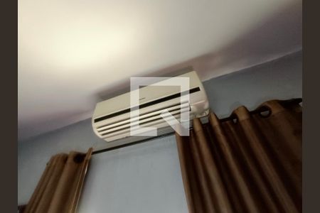 Casa à venda com 200m², 5 quartos e 3 vagas Casa à venda com 200m², 5 quartos e 3 vagasQuarto