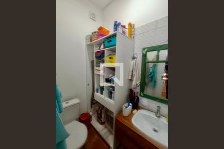 Casa à venda com 200m², 5 quartos e 3 vagas Casa à venda com 200m², 5 quartos e 3 vagasBanheiro social