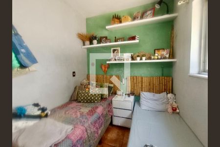 Casa à venda com 200m², 5 quartos e 3 vagas Casa à venda com 200m², 5 quartos e 3 vagasQuarto