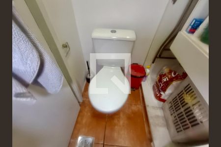 Casa à venda com 200m², 5 quartos e 3 vagas Casa à venda com 200m², 5 quartos e 3 vagasBanheiro social