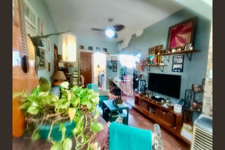 Casa à venda com 200m², 5 quartos e 3 vagas Casa à venda com 200m², 5 quartos e 3 vagasSala