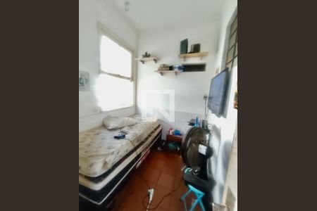 Casa à venda com 200m², 5 quartos e 3 vagas Casa à venda com 200m², 5 quartos e 3 vagasQuarto serviço