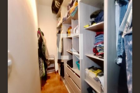 Casa à venda com 200m², 5 quartos e 3 vagas Casa à venda com 200m², 5 quartos e 3 vagasQuarto closet