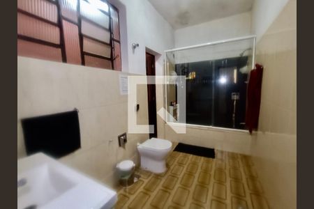 Casa à venda com 200m², 5 quartos e 3 vagas Casa à venda com 200m², 5 quartos e 3 vagasBanheiro social