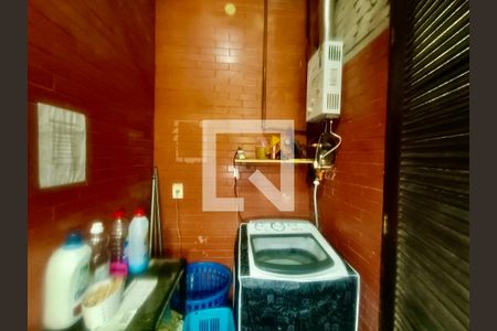 Casa à venda com 200m², 5 quartos e 3 vagas Casa à venda com 200m², 5 quartos e 3 vagasÁrea serviço