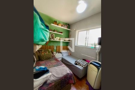 Casa à venda com 200m², 5 quartos e 3 vagas Casa à venda com 200m², 5 quartos e 3 vagasQuarto