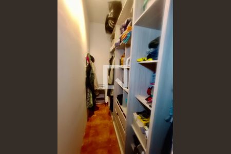 Casa à venda com 200m², 5 quartos e 3 vagas Casa à venda com 200m², 5 quartos e 3 vagasQuarto closet