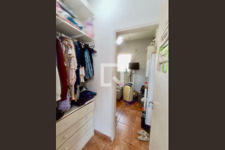 Casa à venda com 200m², 5 quartos e 3 vagas Casa à venda com 200m², 5 quartos e 3 vagasCloset