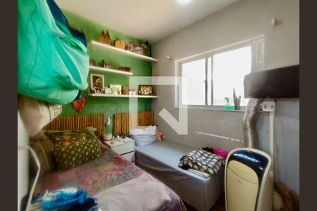 Casa à venda com 200m², 5 quartos e 3 vagas Casa à venda com 200m², 5 quartos e 3 vagasQuarto