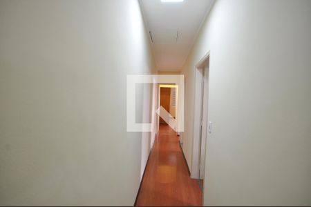 Casa à venda com 170m², 3 quartos e 2 vagasCorredor