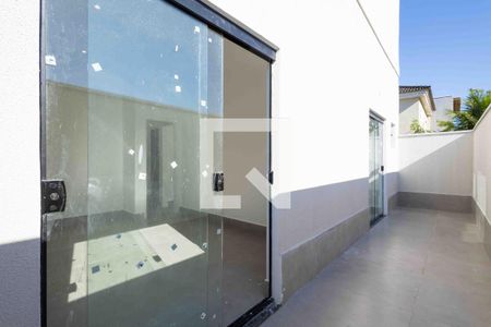 Casa de condomínio à venda com 260m², 3 quartos e 3 vagasVaranda da Suíte 2 e 3