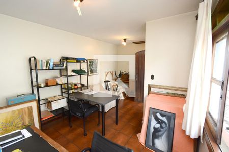 Casa à venda com 180m², 4 quartos e 2 vagasEscritório