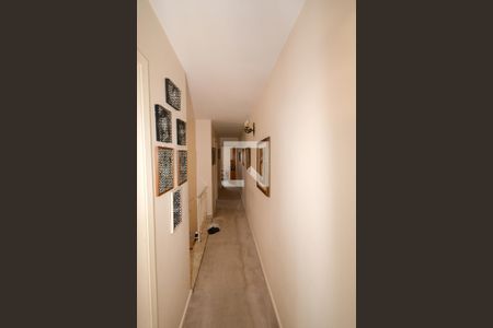 Casa à venda com 180m², 4 quartos e 2 vagasCorredor