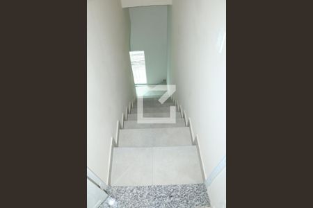 Escada de apartamento para alugar com 2 quartos, 65m² em Comendador Soares, Nova Iguaçu