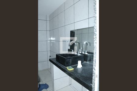 Banheiro de apartamento para alugar com 2 quartos, 70m² em Comendador Soares, Nova Iguaçu