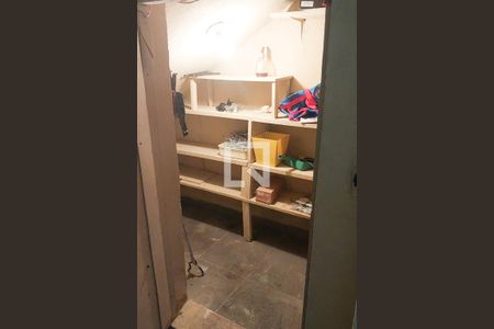 Casa à venda com 272m², 3 quartos e 2 vagasQuarto de serviço garagem