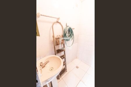 Casa à venda com 272m², 3 quartos e 2 vagasBanheiro de serviço