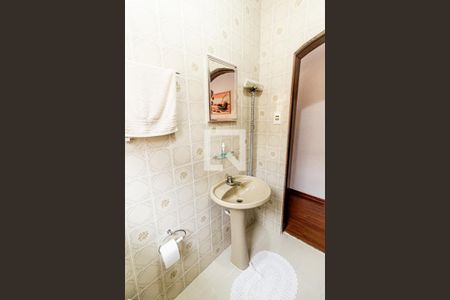 Casa à venda com 272m², 3 quartos e 2 vagasBanheiro 2