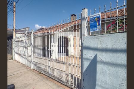 Casa à venda com 209m², 3 quartos e 3 vagas Casa à venda com 209m², 3 quartos e 3 vagasFachada