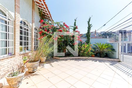 Casa à venda com 209m², 3 quartos e 3 vagas Casa à venda com 209m², 3 quartos e 3 vagasGaragem