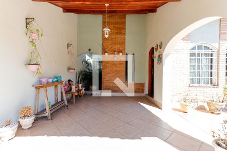 Casa à venda com 209m², 3 quartos e 3 vagas Casa à venda com 209m², 3 quartos e 3 vagasGaragem