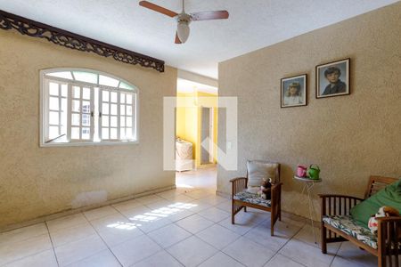 Casa à venda com 209m², 3 quartos e 3 vagas Casa à venda com 209m², 3 quartos e 3 vagasSala Edícula