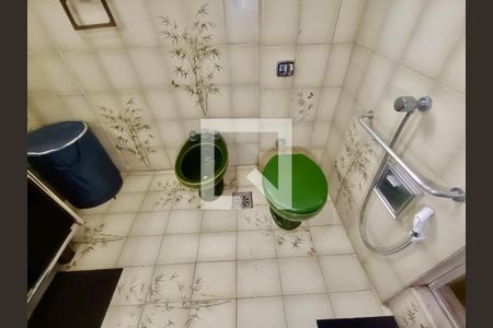 Apartamento à venda com 114m², 4 quartos e sem vaga Apartamento à venda com 114m², 4 quartos e sem vagaBanheiro social