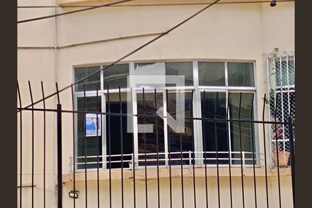 Apartamento à venda com 114m², 4 quartos e sem vaga Apartamento à venda com 114m², 4 quartos e sem vagaFachada com cartaz QA